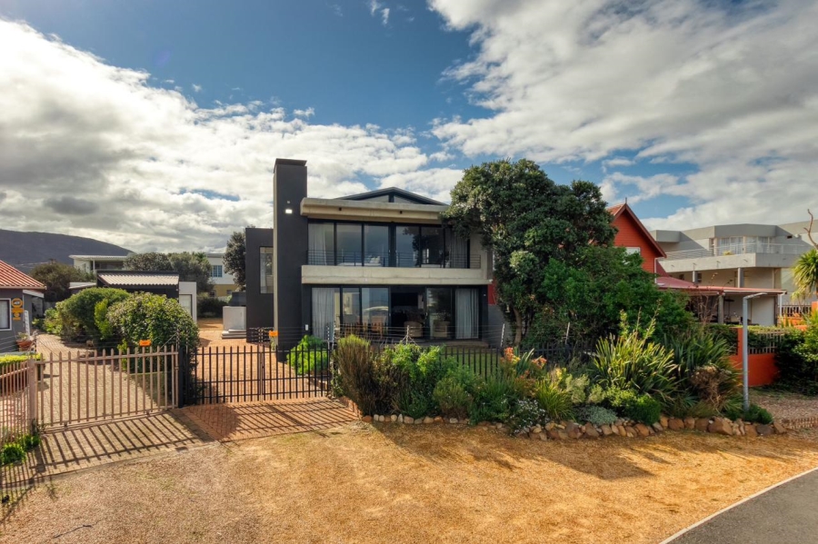 5 Bedroom Property for Sale in Sandbaai Western Cape